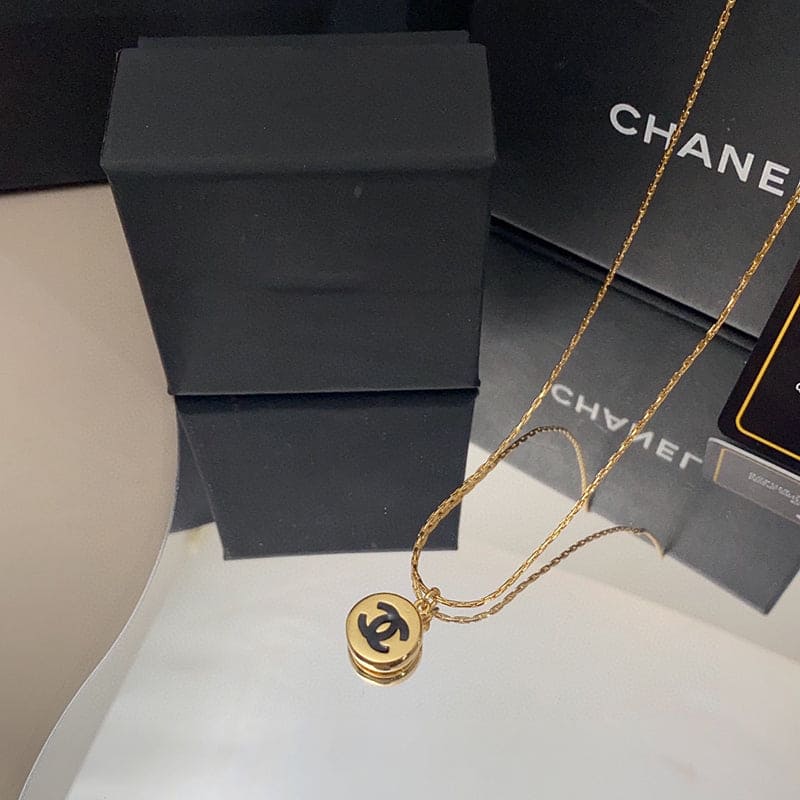 18K Chanel Pendant Necklace