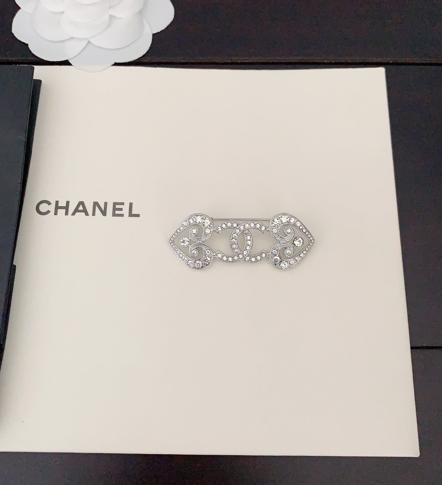 18K Chanel Heart Brooch