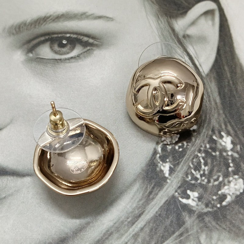18K Chanel Gold Round Earrings