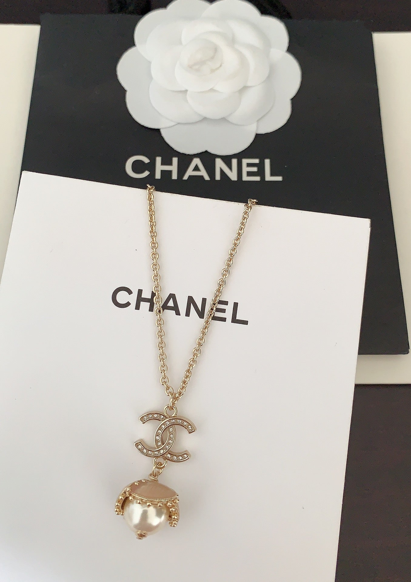 18K Chanel Pearls Flower Necklace