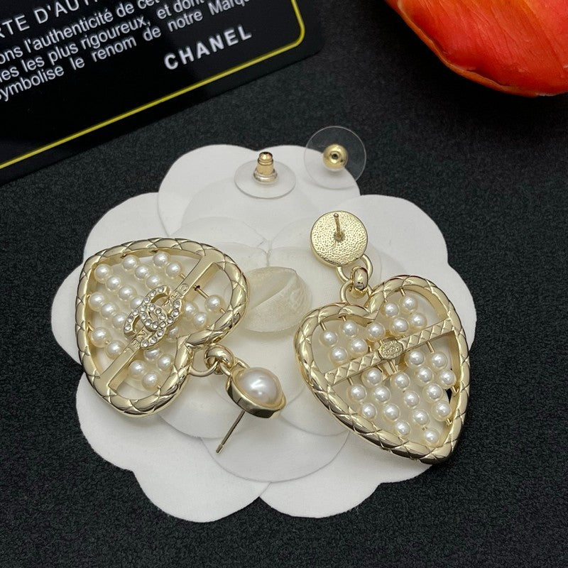 18K Chanel Gold Hear Pearl Earrings