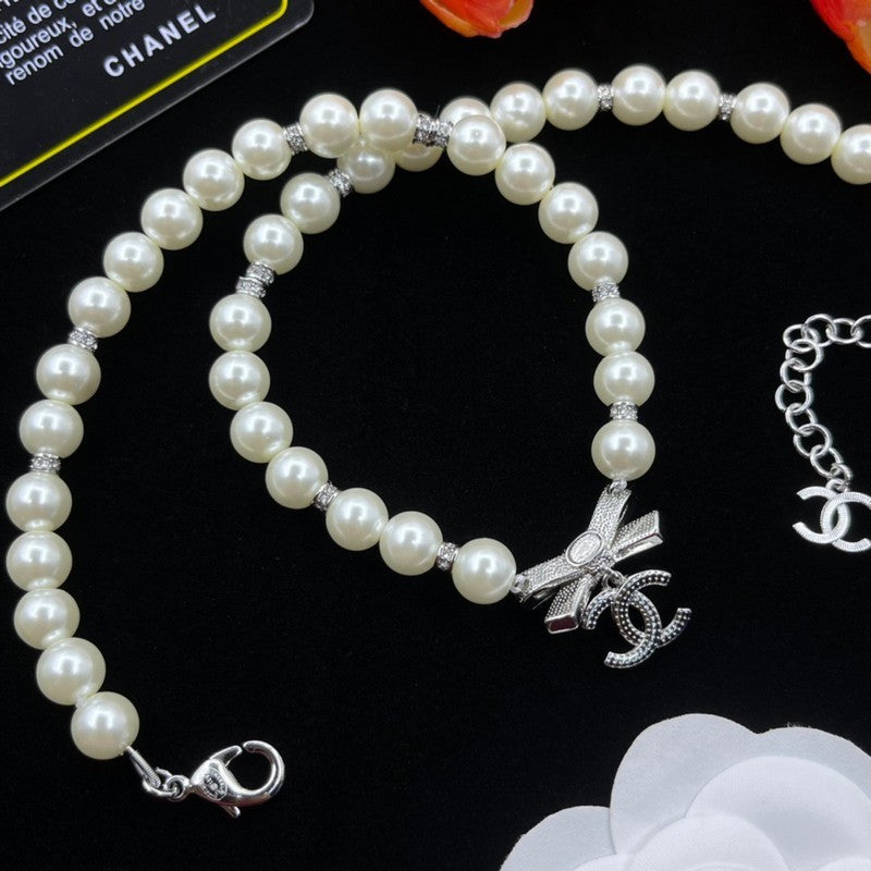 18K Chanel Bow Tie Pearls Necklace