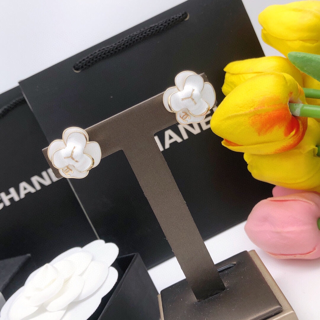 18K Chanel Flower Pearl Earrings