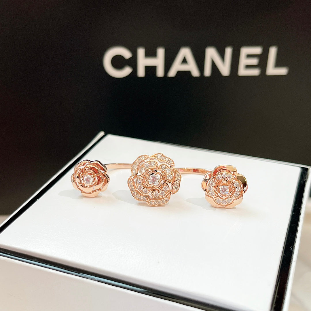 18K Chanel Extrait De Cam¨¦lia Transformable Ring