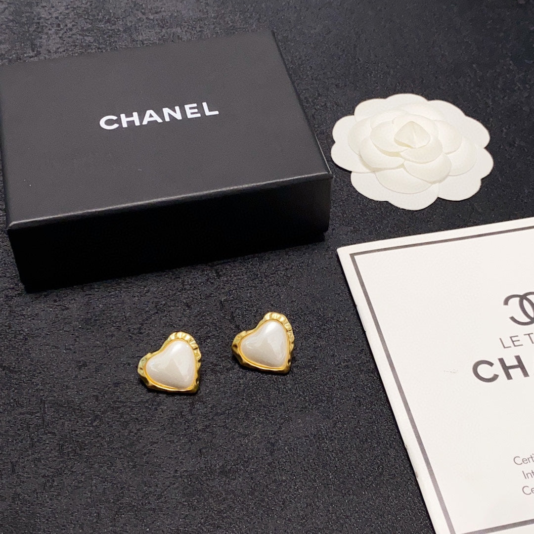 18K Chanel Heart Pearl Earrings
