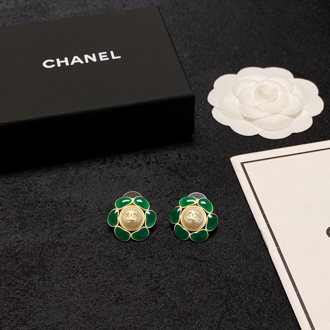 18K Chanel Emerald Petals Earrings