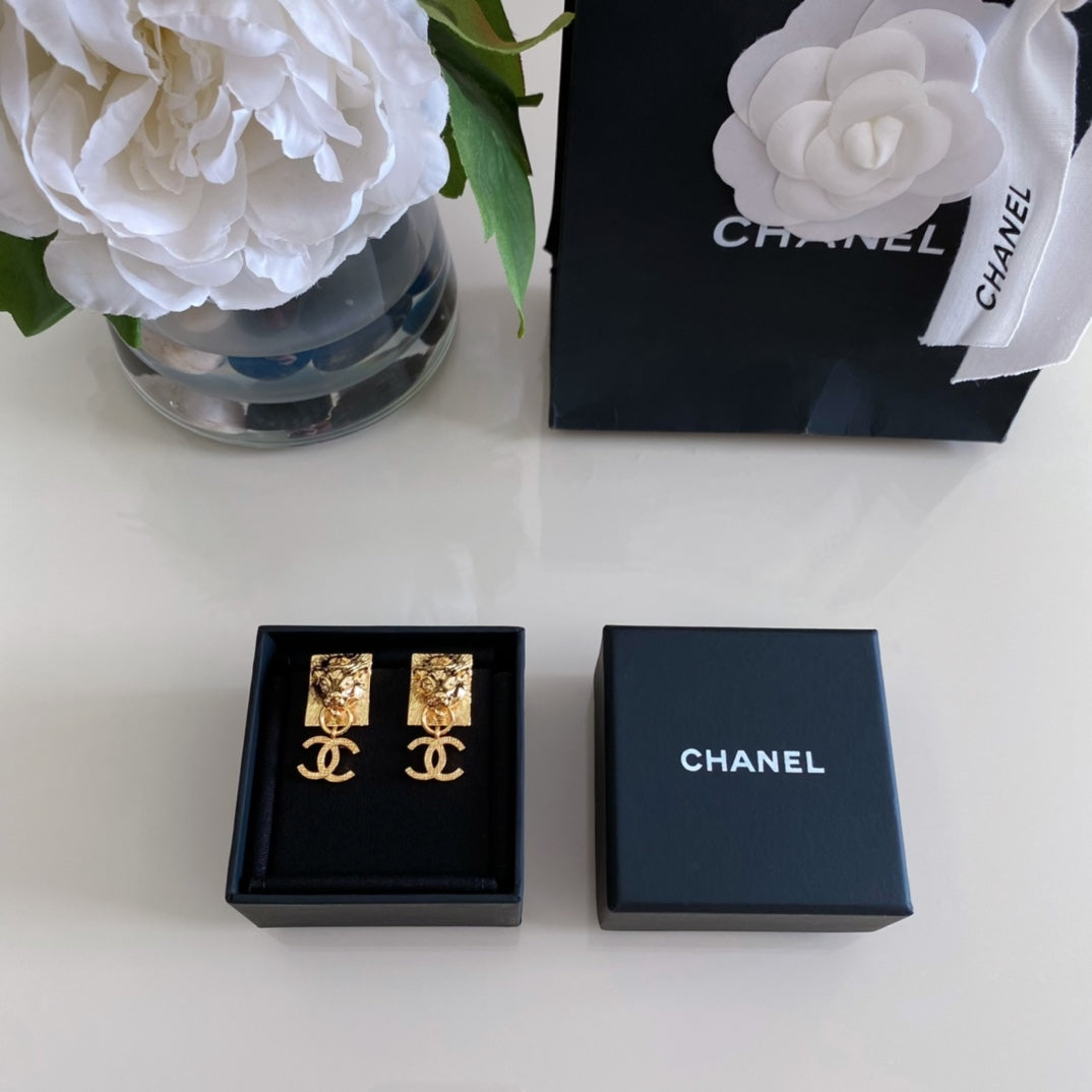 18K Chanel Lion Sharp Earrings