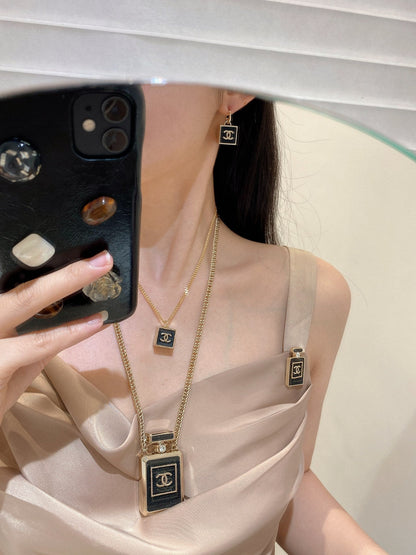 18K  Chanel No.5 Perfume Pendant Vintage Necklace