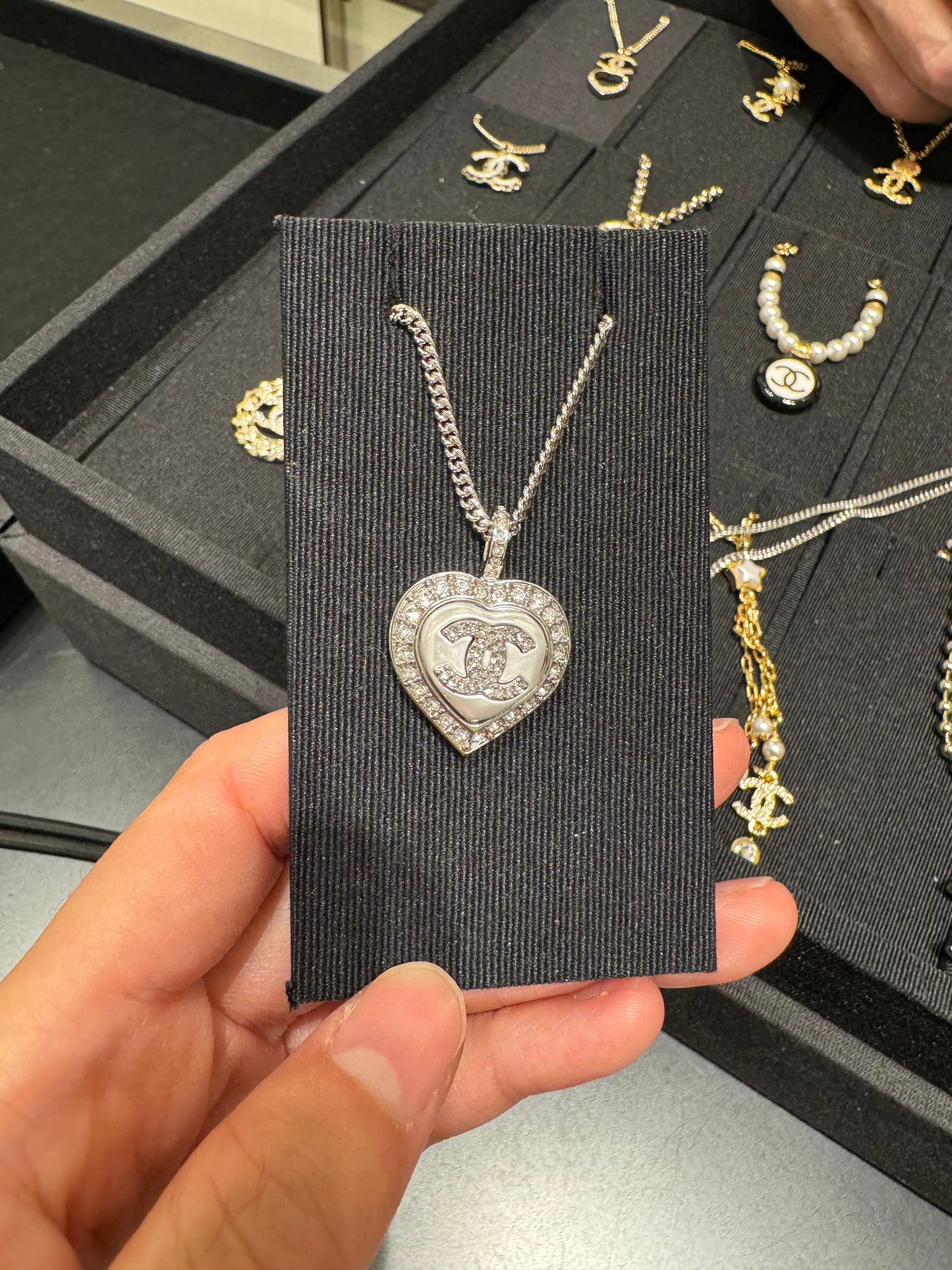 CHANEL 23B ABB617 Silver Heart Necklace(Silver)