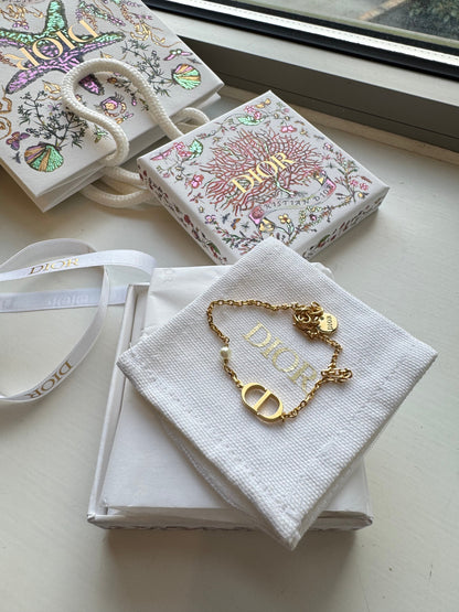 CHRISTIAN DIOR Petit CD Bracelet Gold-Finish Metal(Gold)