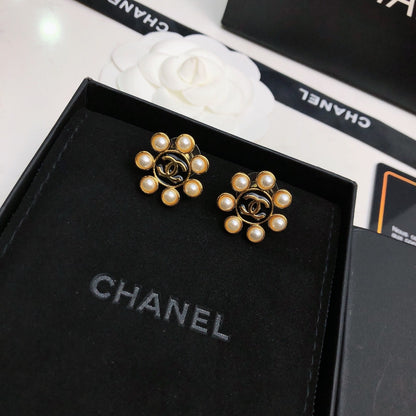 18K  Chanel Flower Pearls Earrings