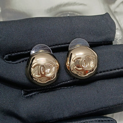 18K  Chanel Gold Round Earrings
