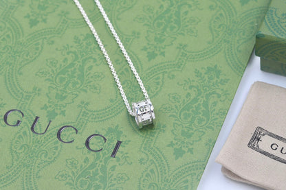 18K Double Gucci Icon Twirl Necklace