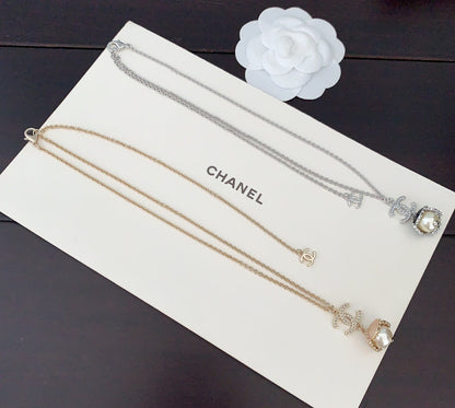 18K  Chanel Pearls Flower Necklace