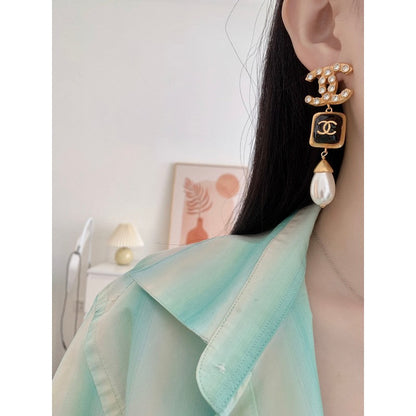 18K  Chanel Long Pearl Pendant Earrings